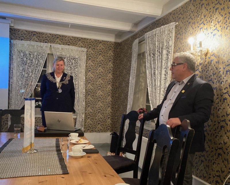 Distriksguvernør besøkte Sande Rotaryklubb